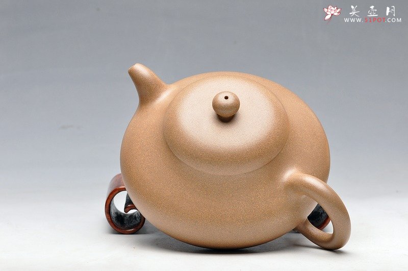 紫砂壶图片：工正 明针优秀 刹凹 霸气的全手三足乳鼎 - 美壶网