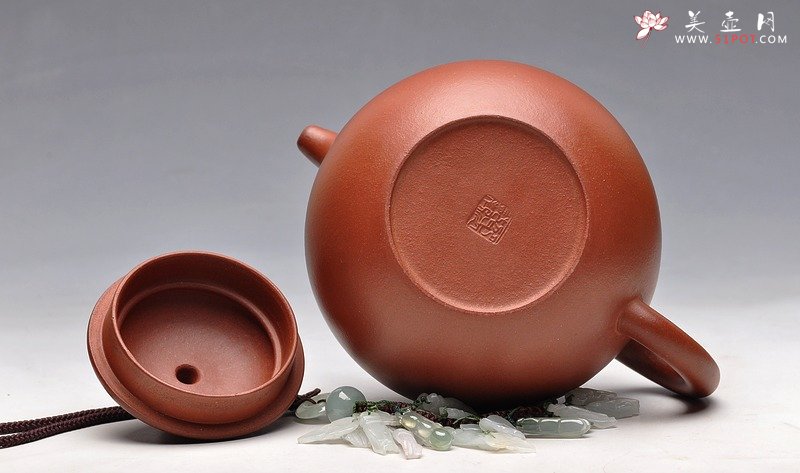 紫砂壶图片：型老，料老，款老之非老壶的味道 全手高莲子 - 美壶网