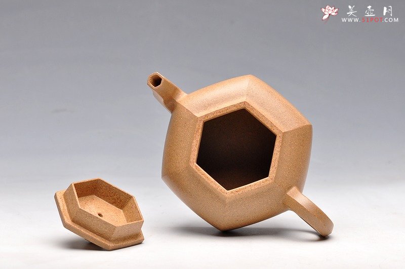 紫砂壶图片：飘逸灵动 线面挺快 全手精品之逸公六方 - 美壶网