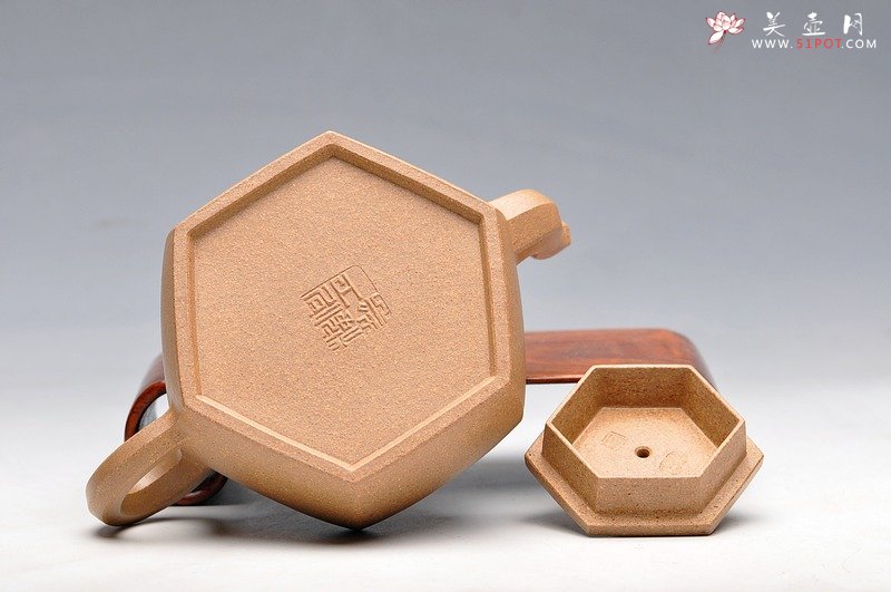 紫砂壶图片：飘逸灵动 线面挺快 全手精品之逸公六方 - 美壶网