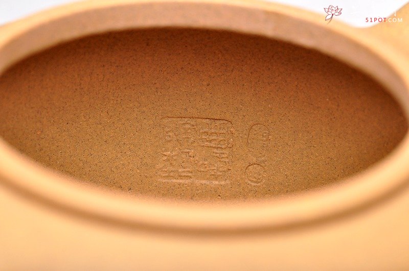 紫砂壶图片：辛卯年冬 曲峰  大气 全手大牛盖莲子 实力精品 - 美壶网