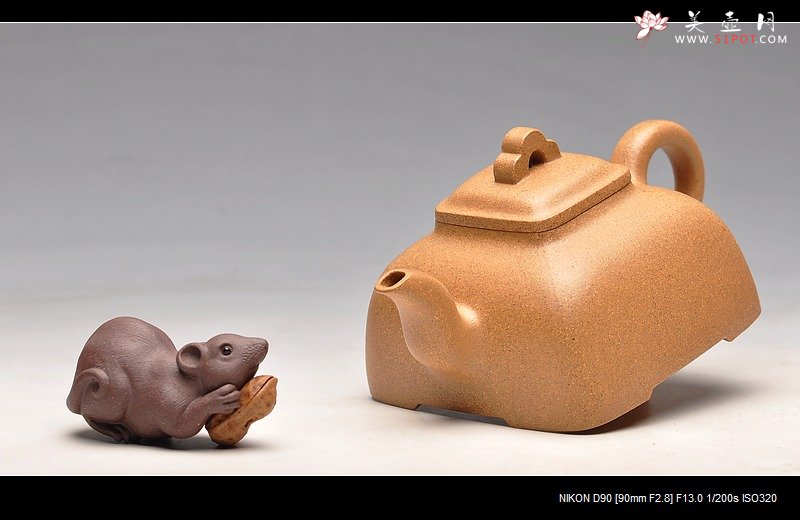 紫砂壶图片：实力派何卫枫 辛卯年巨献新品 全手工孤菱 气度不凡 - 美壶网