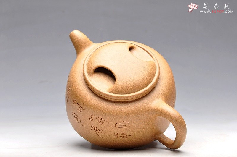 紫砂壶图片：辛卯年冬 曲峰  大气 全手大牛盖莲子 实力精品 - 美壶网