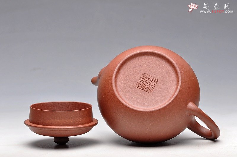 紫砂壶图片：尹君峰新品全手鸣远梨式  风姿绰约 优质地槽青 - 美壶网