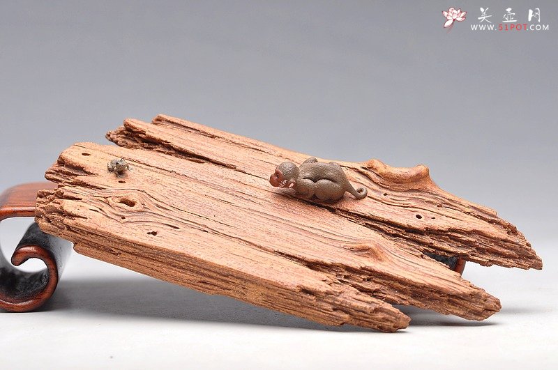 紫砂壶图片：美猴戏蛙镇纸 / 香插  美猴已经长大了~~美猴戏蛙镇纸 / 香插  - 美壶网