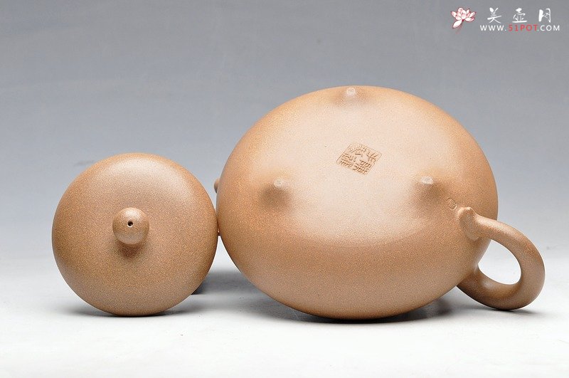 紫砂壶图片：工正 明针优秀 刹凹 霸气的全手三足乳鼎 - 美壶网