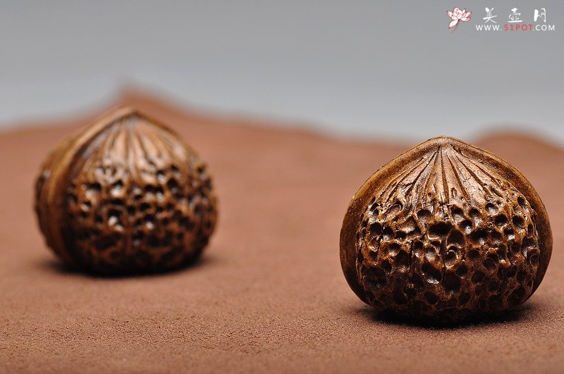 紫砂壶图片：双鱼挂坠 精品茶宠 小水牛 核桃 - 美壶网