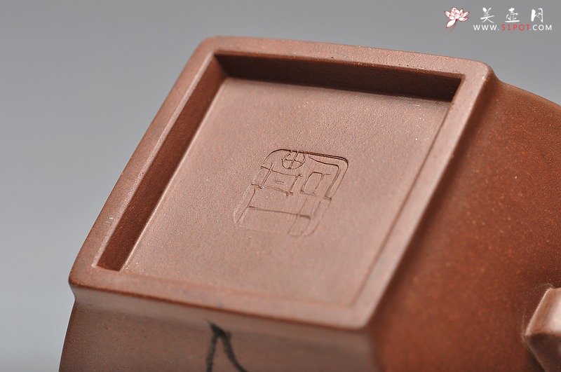 紫砂壶图片：四方壶 沈汉生刻绘 只供欣赏 - 美壶网