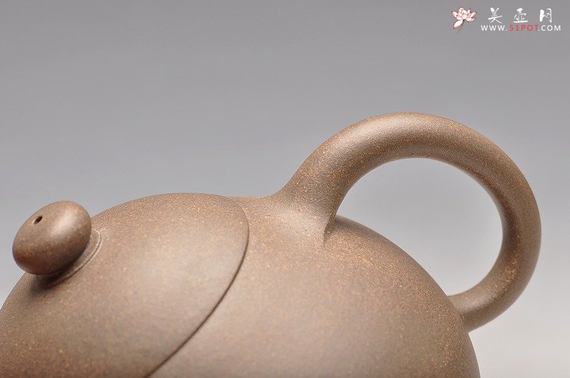 紫砂壶图片：古朴神韵 清雅圆融 全手老味文旦 尹君峰新作 - 美壶网