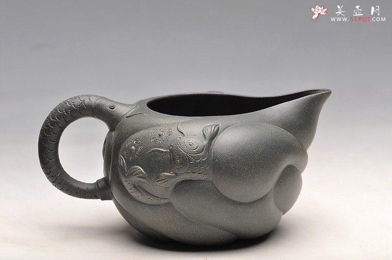 紫砂壶图片： 鱼化龙公道杯 仅1件 已出 - 美壶网