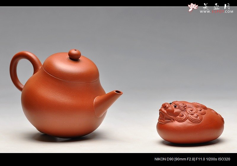 紫砂壶图片：全手老味梨形 古拙之味   手中无梨式，难以言茗事 - 美壶网