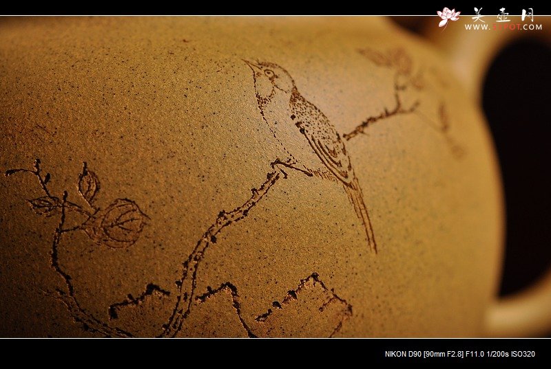 紫砂壶图片：线条流畅 挺拔优雅 全手迎春 国助和石装饰 - 美壶网