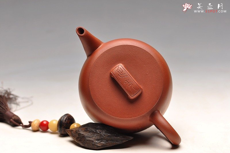 紫砂壶图片：曲峰新作 原创 俊雅挺拔 如意 秦汉遗韵 钱伟刚装饰 - 美壶网