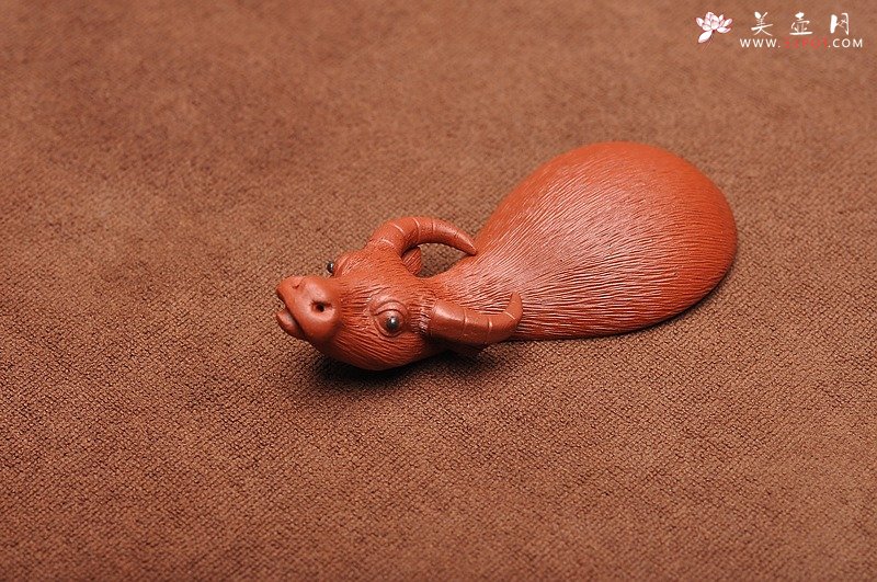 紫砂壶图片：双鱼挂坠 精品茶宠 小水牛 核桃 - 美壶网