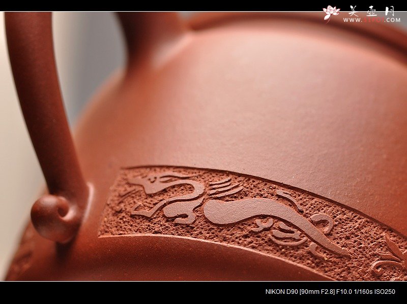 紫砂壶图片：曲峰新作 原创 俊雅挺拔 如意 秦汉遗韵 钱伟刚装饰 - 美壶网