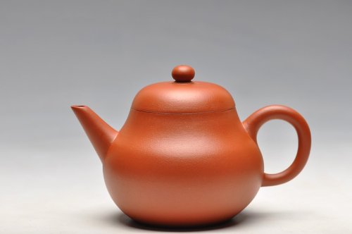 蒋小琴紫砂壶 全手老味梨形 古拙之味   手中无梨式，难以言茗事 原矿朱泥