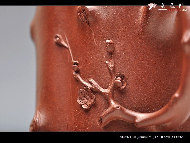 紫砂壶图片：一对松梅搭配：） 降坡泥和地槽青 全手梅花单杯 - 美壶网