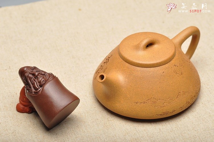 紫砂壶图片：李彦雄装饰山水 无限风光在险峰之全手子冶石瓢  淡雅 - 美壶网