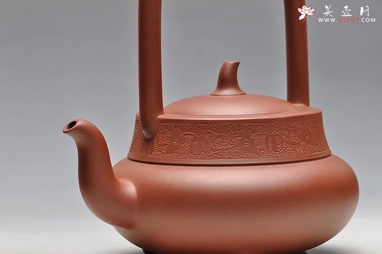 紫砂壶图片：壬辰年扛鼎力作 北瓜提梁 浑圆敦厚 典雅素丽 精品 - 美壶网
