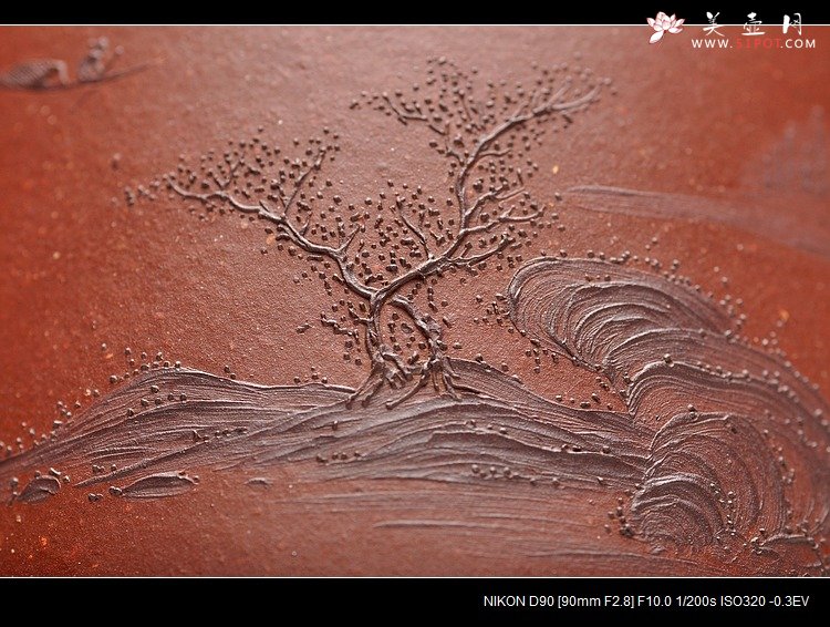 紫砂壶图片：猪肝色底槽青 仅此一把 全手洋桶 精彩泥绘山水 不接受定制 - 美壶网