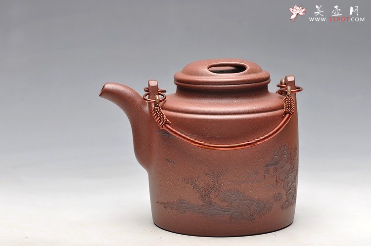 紫砂壶图片：猪肝色底槽青 仅此一把 全手洋桶 精彩泥绘山水 不接受定制 - 美壶网
