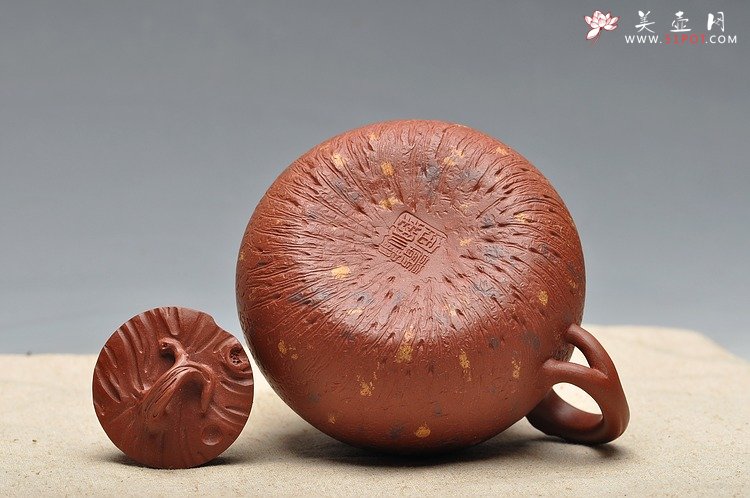 紫砂壶图片：蔡岩峰壬辰年最新原创力作 全手桩语  - 美壶网