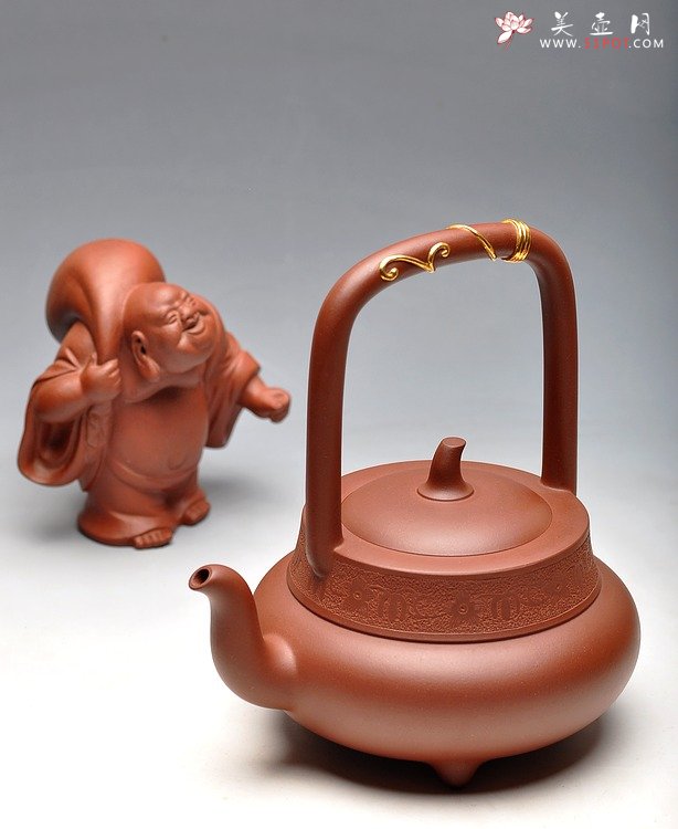 紫砂壶图片：壬辰年扛鼎力作 北瓜提梁 浑圆敦厚 典雅素丽 精品 - 美壶网