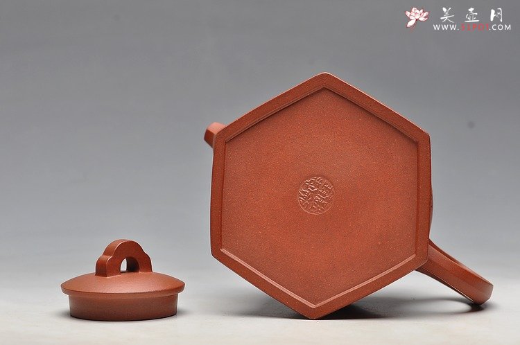 紫砂壶图片： 鲍志强高徒 历上清装饰 方鈡 优质底槽青 - 美壶网