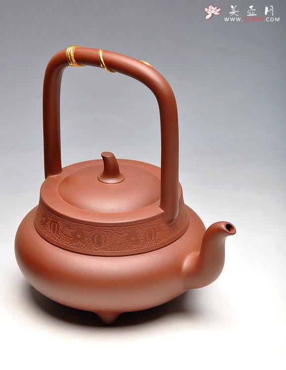 紫砂壶图片：壬辰年扛鼎力作 北瓜提梁 浑圆敦厚 典雅素丽 精品 - 美壶网