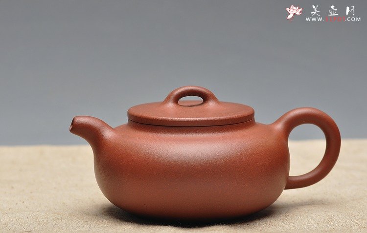 紫砂壶图片：简约不简单 素雅静品 全手工上桥圆腹 - 美壶网