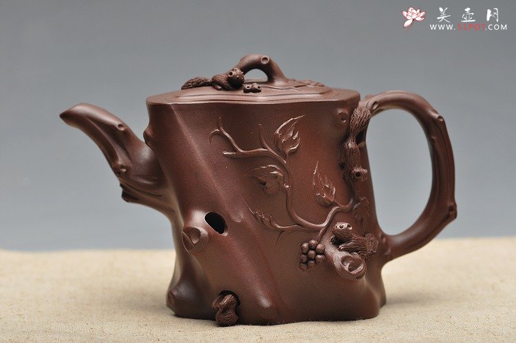 紫砂壶图片：恽益萍 松鼠葡萄桩 松鼠松桩 - 美壶网