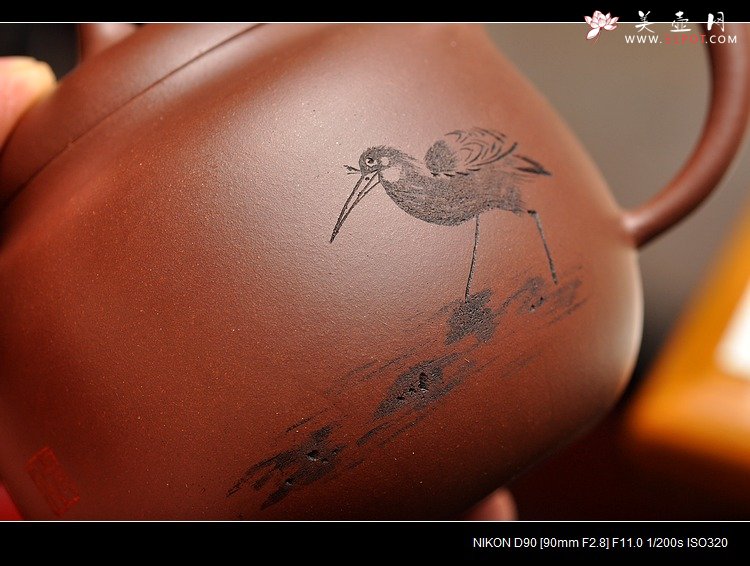 紫砂壶图片：传统实用之作  顾式茄段 舒展优美 - 美壶网