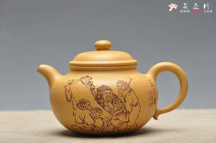 紫砂壶图片：古朴经典 儒雅得体 通景山水 莲子 - 美壶网