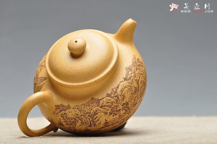 紫砂壶图片：古朴经典 儒雅得体 通景山水 莲子 - 美壶网