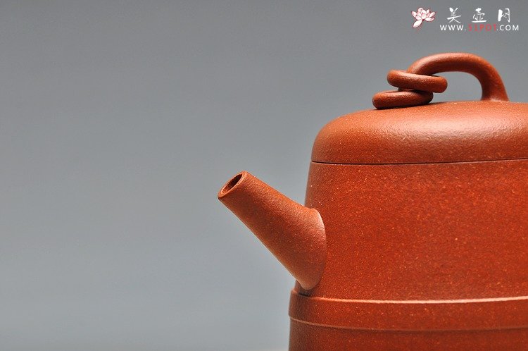 紫砂壶图片：经典作品 古朴典雅  全手花樽 - 美壶网