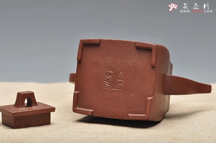 紫砂壶图片：神骏飘逸 气度非凡 全手工方中云壶 珍藏佳品 - 美壶网