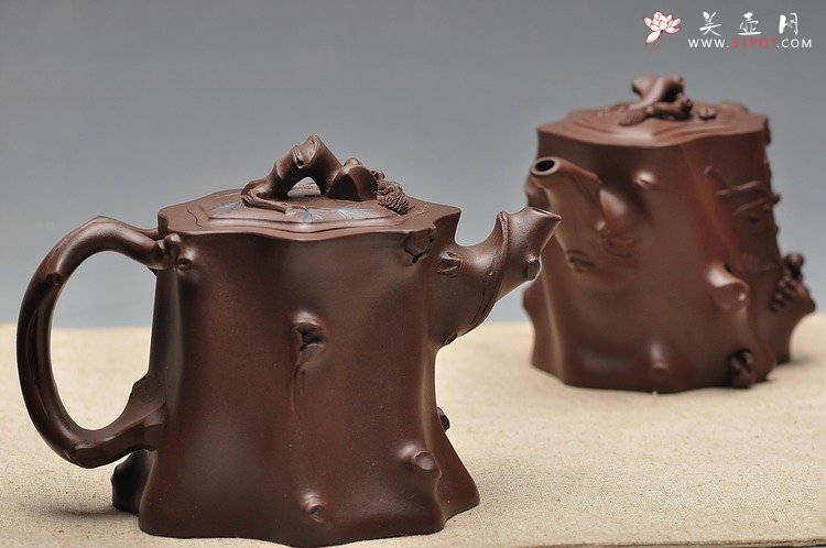 紫砂壶图片：恽益萍 松鼠葡萄桩 松鼠松桩 - 美壶网