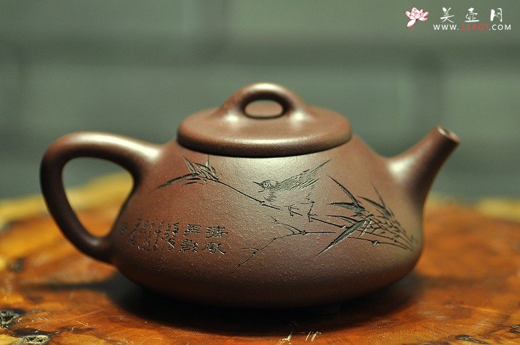 紫砂壶图片： 清隽挺拔  子冶石瓢 骨肉均挺 弱水三千只取一瓢 - 美壶网