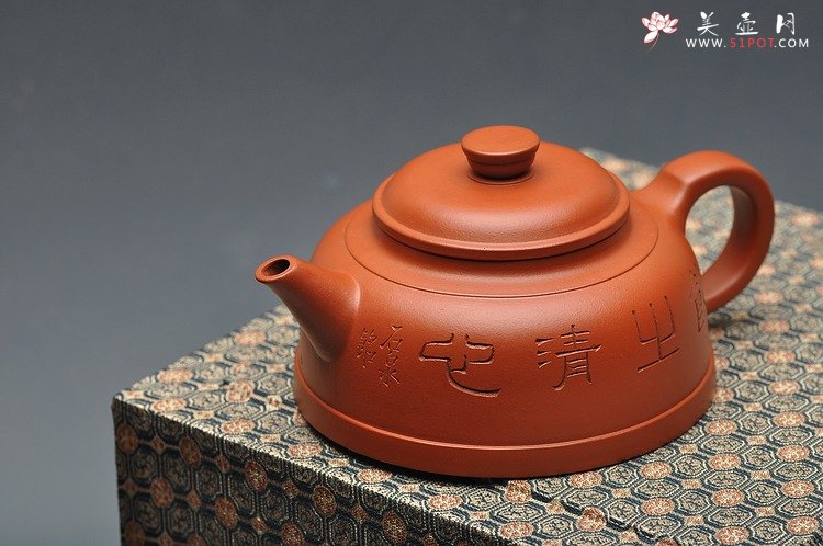 紫砂壶图片：谭泉海装饰 剑流半月 - 美壶网