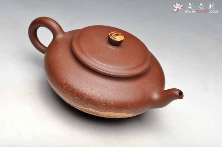 紫砂壶图片：俊秀神怡 通透绞泥加铺砂 全手笑云 - 美壶网