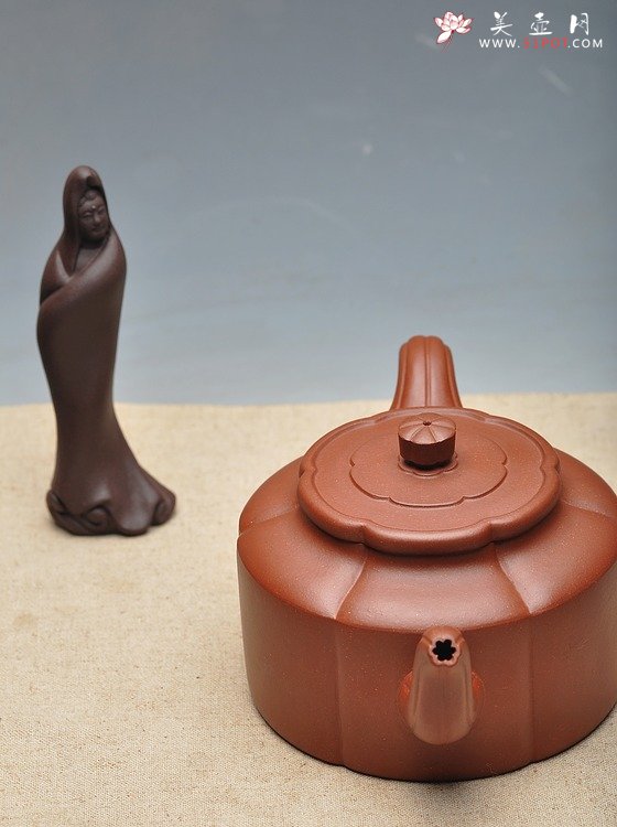 紫砂壶图片：经典筋囊器 何卫枫新作  精品梅花周盘 - 美壶网