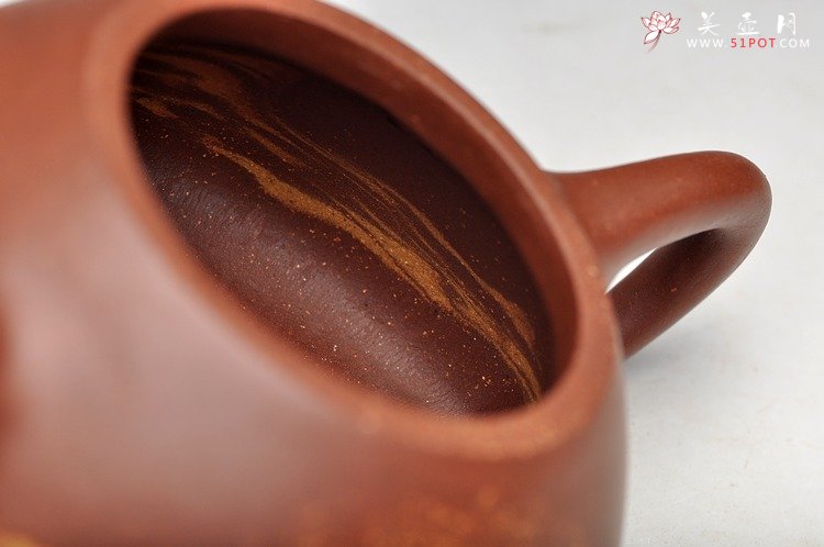 紫砂壶图片：通透绞泥 规整挺拔 耐品 平盖小石瓢 - 美壶网