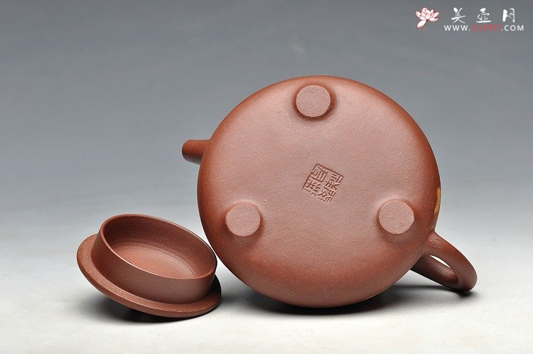 紫砂壶图片：通透绞泥 规整挺拔 耐品 平盖小石瓢 - 美壶网