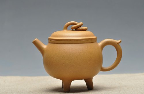 顾小英紫砂壶 造型古雅 稳重大气 三足鼎壶 原矿段泥