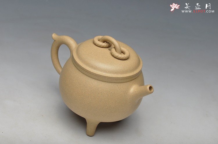 紫砂壶图片：三足串顶  美壶网供料 优质本绿 挺拔俊秀 - 美壶网