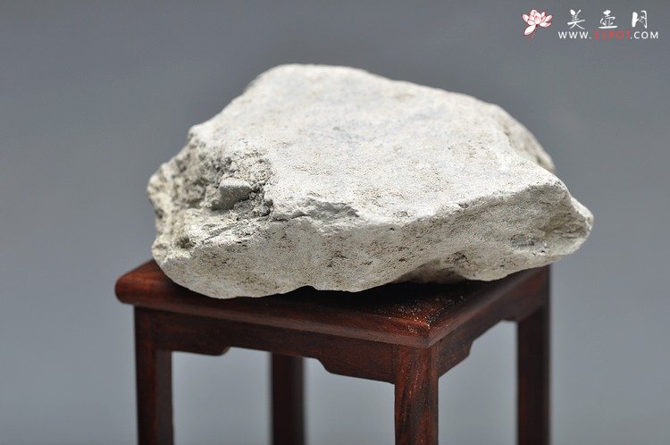 紫砂壶图片：三足串顶  美壶网供料 优质本绿 挺拔俊秀 - 美壶网