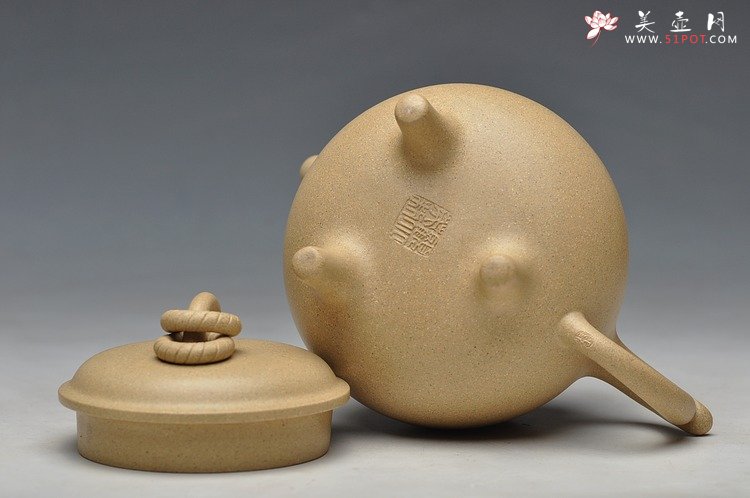 紫砂壶图片：三足串顶  美壶网供料 优质本绿 挺拔俊秀 - 美壶网