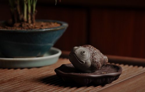 刘景紫砂壶 憨态可掬 意趣之五彩金蟾 青灰段 青灰泥