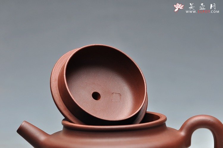 紫砂壶图片：更耐品 万阗阗最新全手力作 大亨德中 浑厚大气 - 美壶网