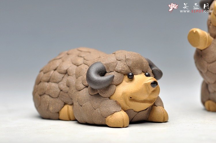 紫砂壶图片：喜气盈盈 可爱的茶宠玩具 喜羊羊一对 - 美壶网